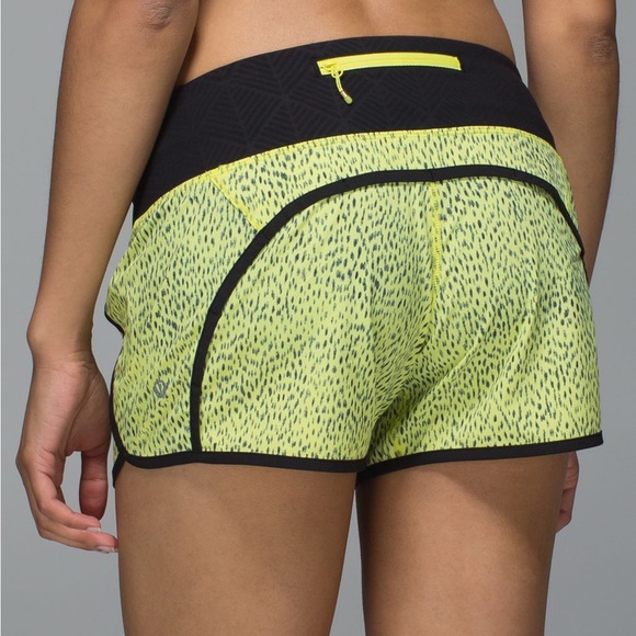 lululemon athletica Pants - Lululemon Run Times Short *4-way Stretch Dottie Dash Clarity size 6